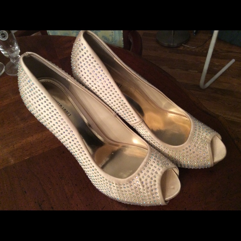 Size Jennifer Lopez blush and rhinestone.